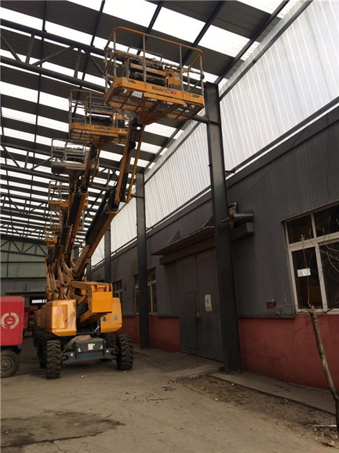 自行式高空作業車